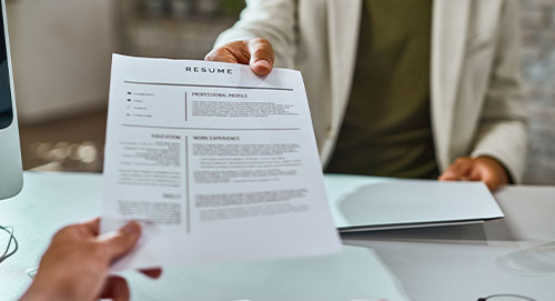 How to Write an ATS-Friendly Resume in 2025 – Tips for Job Seekers